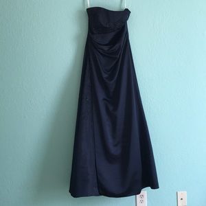 David’s Bridal Bridesmaid Dress in F12385